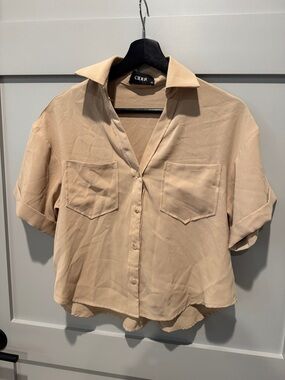 Cider Beige Short-Sleeve Collared Button-Down Blouse